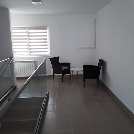 Camere De Inchiriat Central La Calciu Mahmudia Bagian luar foto