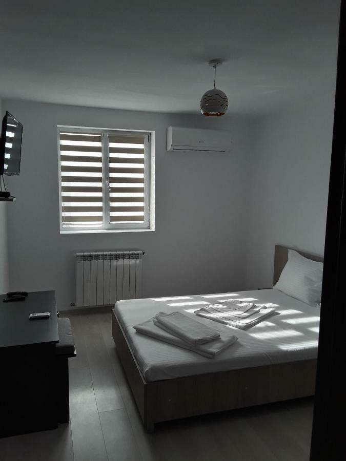 Camere De Inchiriat Central La Calciu Mahmudia Bagian luar foto