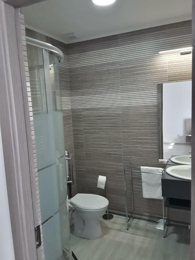Camere De Inchiriat Central La Calciu Mahmudia Bagian luar foto
