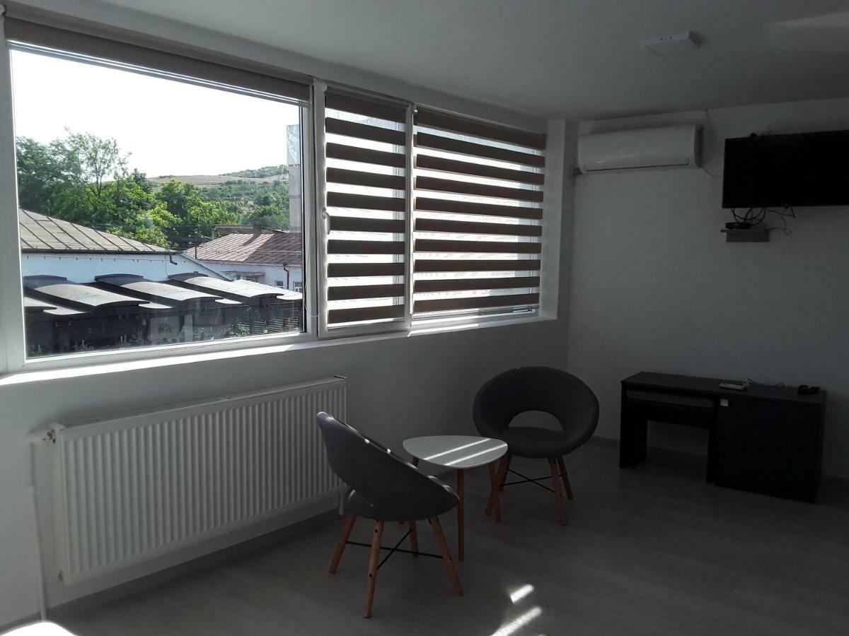 Camere De Inchiriat Central La Calciu Mahmudia Bagian luar foto