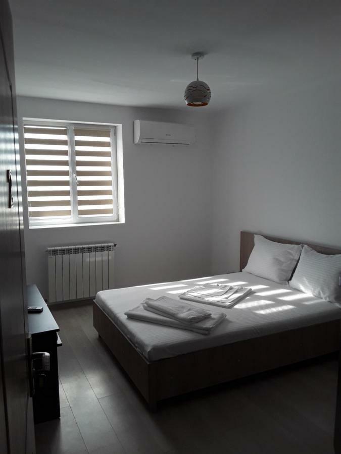 Camere De Inchiriat Central La Calciu Mahmudia Bagian luar foto