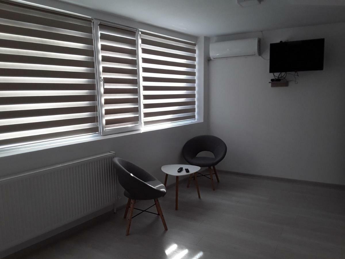 Camere De Inchiriat Central La Calciu Mahmudia Bagian luar foto